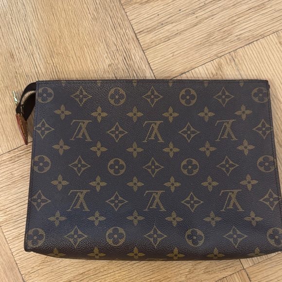 Louis Vuitton  Toiletry Bag in Brown Monogram - Picture 1 of 3